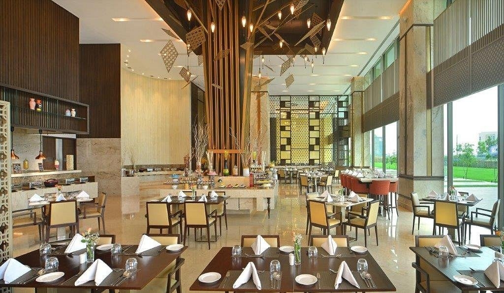 THE 10 CLOSEST Hotels to Gift City Club, a member of Radisson Individuals-cheohanoi.vn